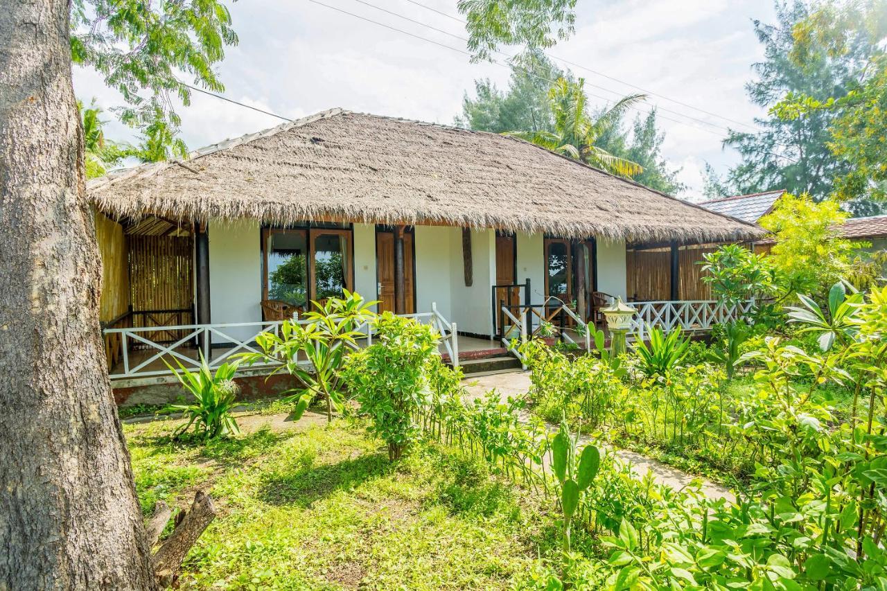 Oyo 2861 Hotel Gili Air & Restaurant Exterior photo