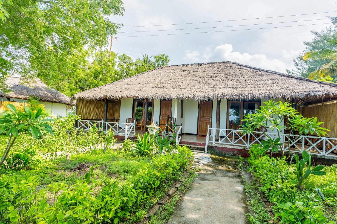 Oyo 2861 Hotel Gili Air & Restaurant Exterior photo